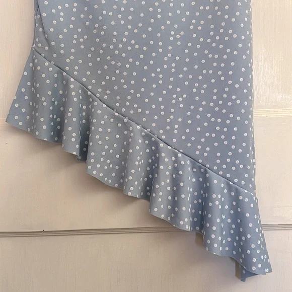 MISSGUIDED Asymmetrical Baby Blue/White Polka Dot Ruffle Hem Bandeau Mini Dress - Picture 6 of 10